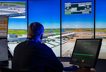 Atrak představil digitální řídicí věž nové generace. Umožní řídit letištní provoz na dálku