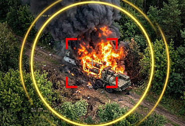 Video zachytilo tvrdý úder: Ruské vozidlo s&nbsp;raketami S-300 zmizelo v&nbsp;plamenech