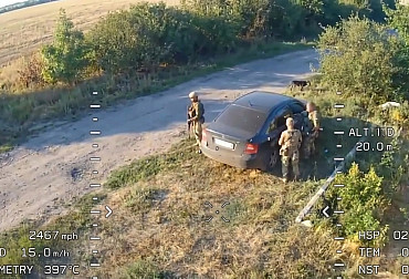 Video: Rusové poslali do války „Upíra“. Jeho síla není ve velikosti, ale v počtech