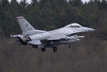 Co se stalo s americkou F-16 v Německu? Pilot se katapultoval, okolnosti jsou nejasné