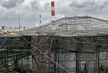 Video: Rusové našli unikátní způsob, jak chránit ropné sklady před drony