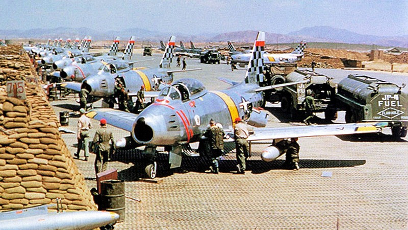 F 86 Rockets F-86 Sabre byl technicky možná horší než MiG-15, v Koreji ale šel k ...