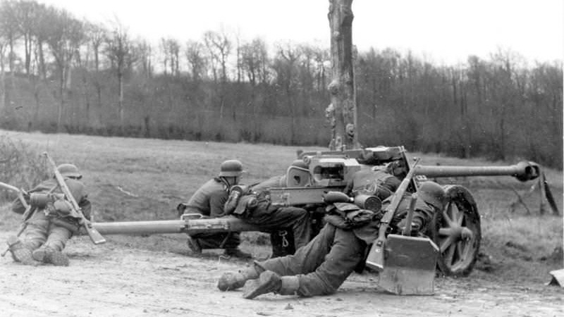 Zapomenutý hrdina: Jak dělostřelec Wehrmachtu Werner Wrangel sám zastavil tankový útok