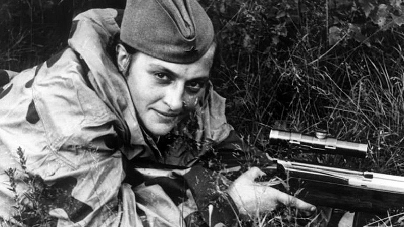 Legenda v sukních: Sniperka, která přepsala dějiny války