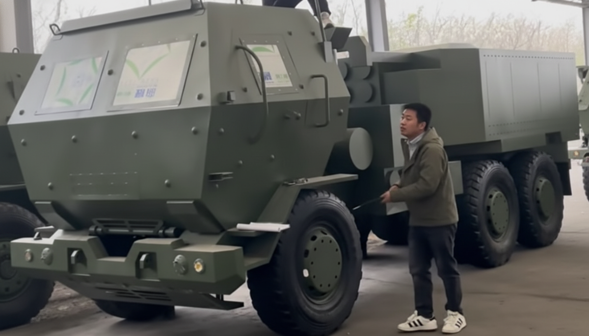 Peking se připravuje: Makety tchajwanských a amerických zbraní pro výcvik úderů