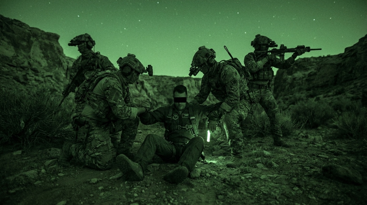 Druhý člen posádky sestřelené F-15 zachráněn speciálními jednotkami. Trump mluví o jedné z nejodvážnějších misí