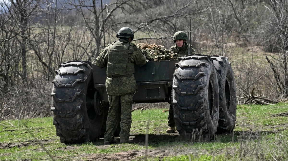 Rusko nasadilo tajemný robot na frontu. Tohle má být jeho trumf v Charkovské oblasti