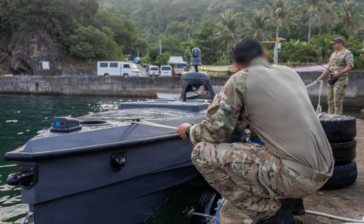 Ukrajinský nápad v amerických rukou? Dronový člun potopil cíl u Filipín