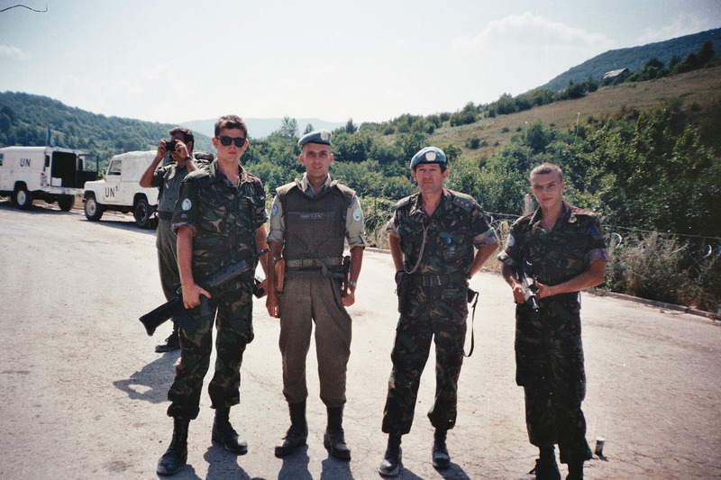 S anglickymi vojaky na Check pointu k. most cervenec-srpen  1992