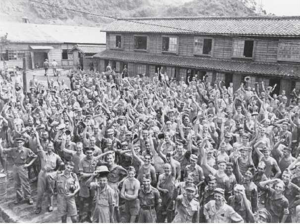 Vojáci v zajateckém táboře Fukuoka se v září 1945 dovídají o konci válk