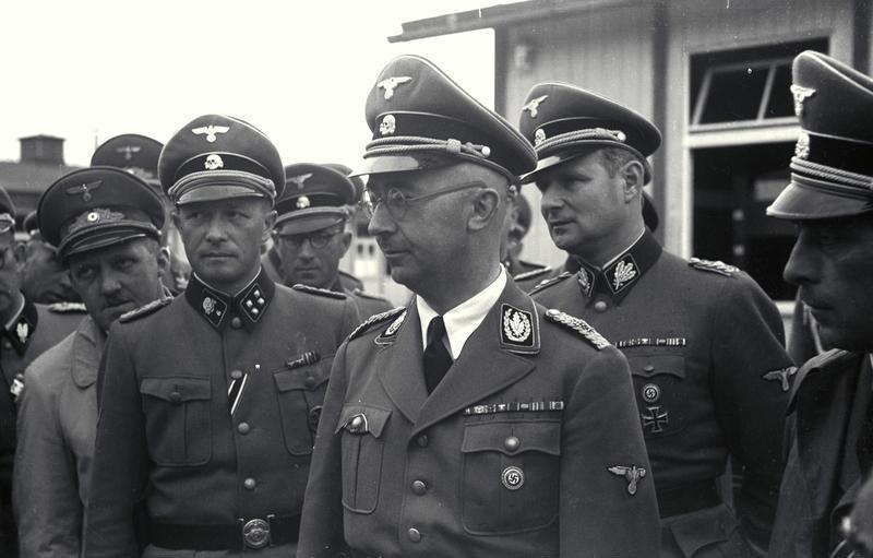 Bundesarchiv_Bild_192-111,_KZ_Mauthausen,_Besuch_Heinrich_Himmler