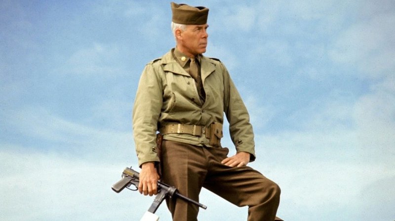 dirty-dozen-the-1967-004-lee-marvin-on-roof-with-automatic
