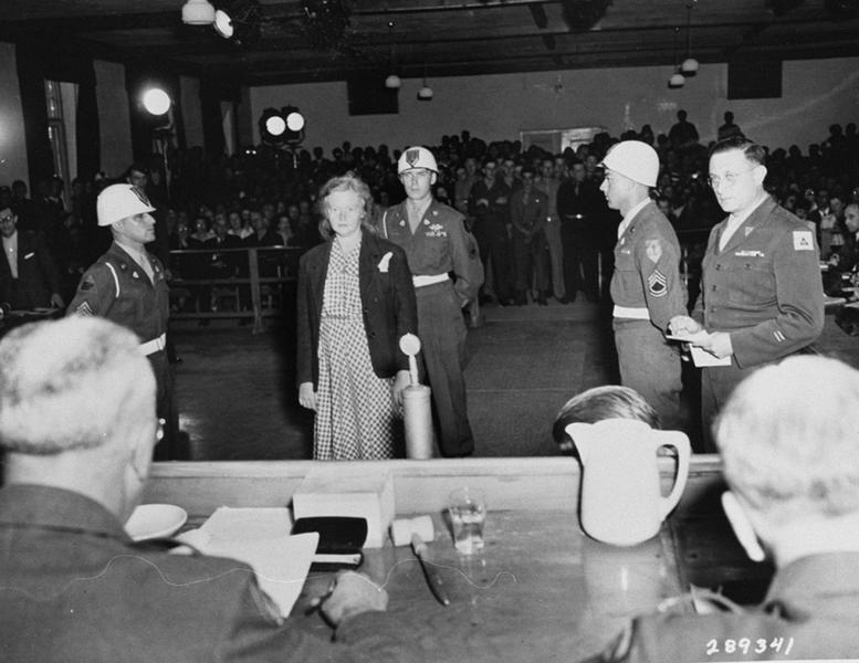 Ilsa Kochová před soudem v roce 1947