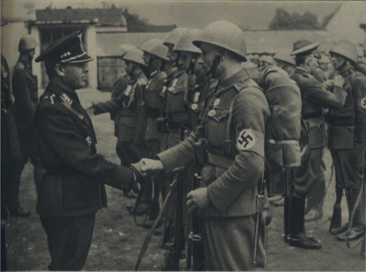 Alexander_Mach_congradulates_Slovak_soldiers_decorated_for_invasion_of_Poland