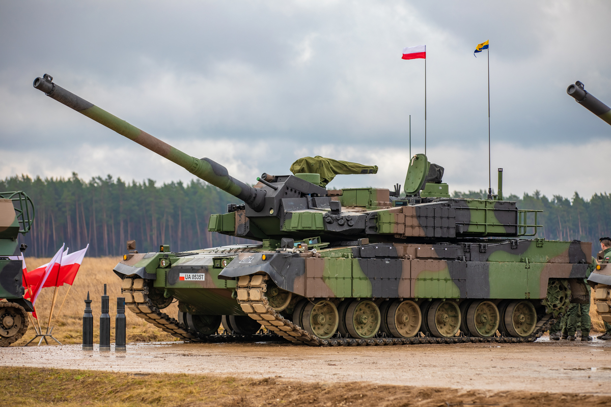 K2_Tank_Joins_the_Fight_with_eFP_Battle_Group_Poland_-_2