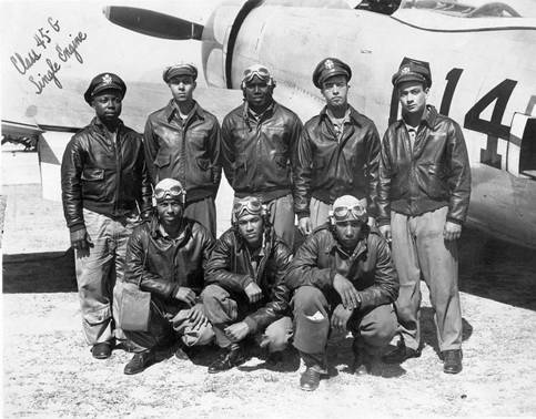 ( P – 47 Thunderbolt a část pilotů 301. stíhací perutě 332. stíhací skupiny )