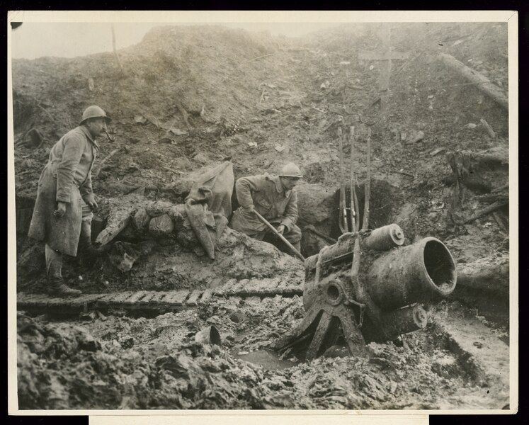 A_formidable_weapon_in_trench_warfare_-_photo_by_Central_News_Photo_Service._LCCN2016645663