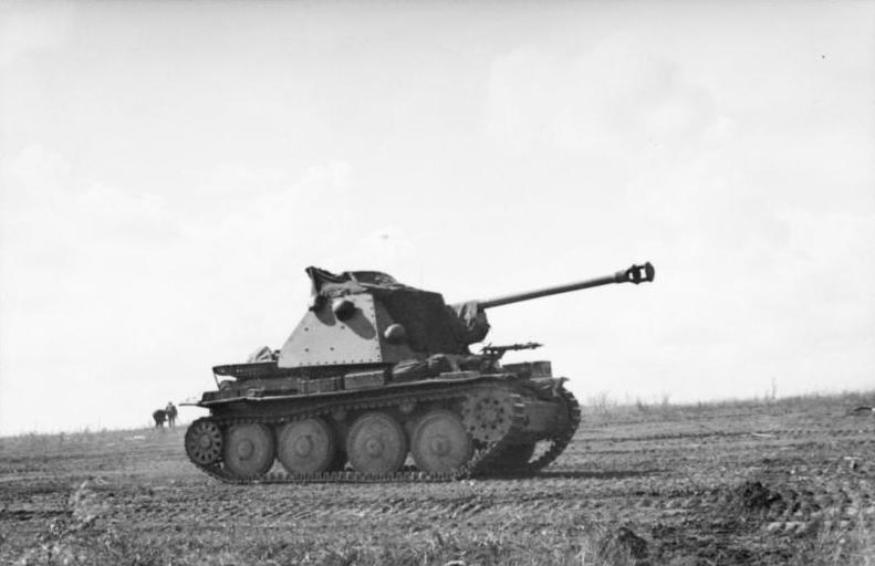 Bundesarchiv_Bild_101I-022-2949-28,_Russland,_Jagdpanzer_ Marder 