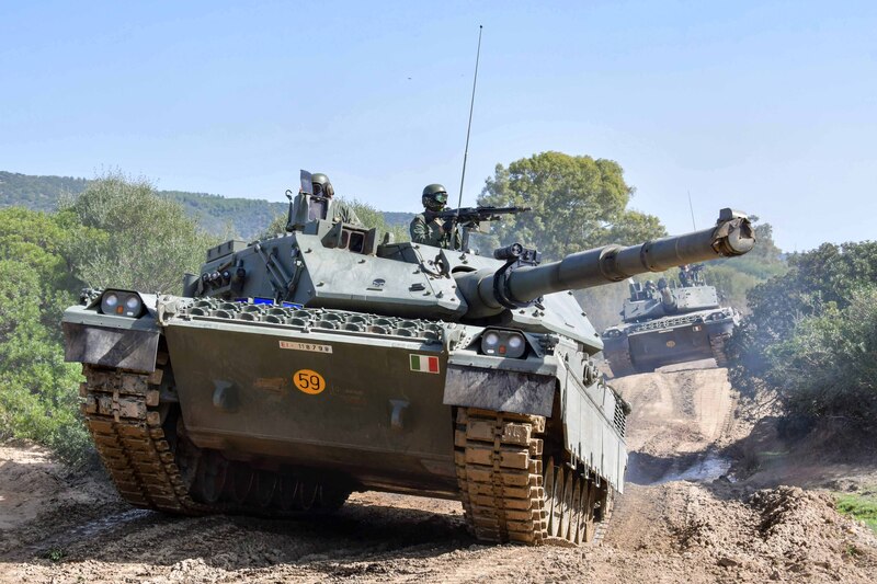 Italian_Army_-_4th_Tank_Regiment_-_Ariete_tanks_during_an_exercise_at_Capo_Teulada_October_2022