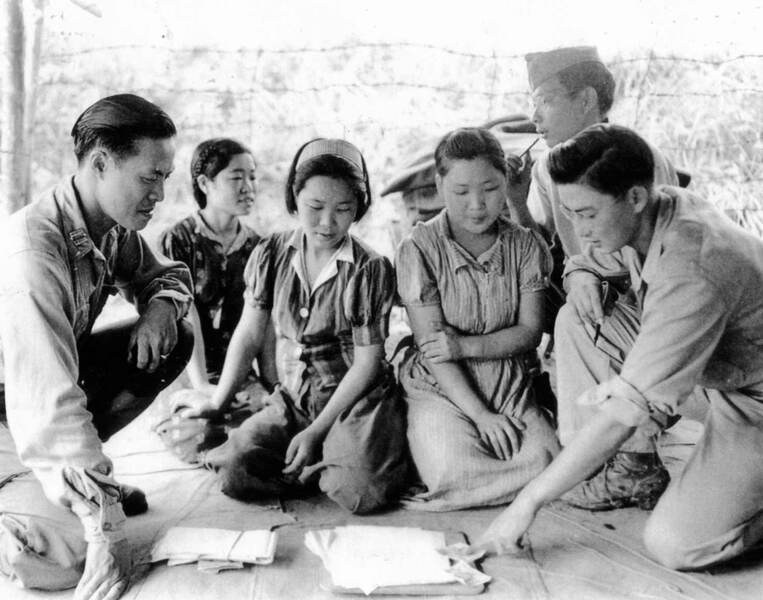 Captured_comfort_women_in_Myitkyina_on_August_14_in_1944