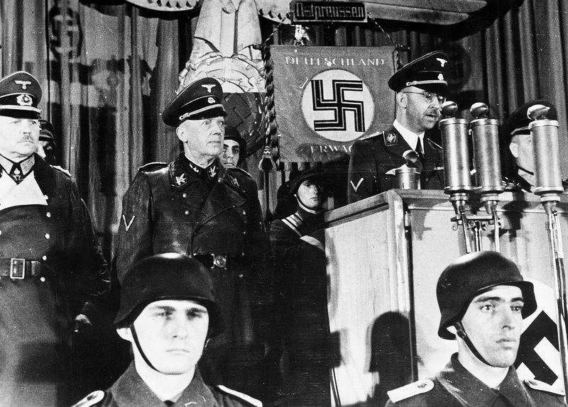 Bundesarchiv_Bild_146-1987-128-10,_Rede_Heinrich_Himmler_vor_Volkssturm