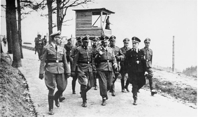 Bundesarchiv_Bild_183-45534-0005,_Kz_Mauthausen,_Besuch_Heinrich_Himmler,_Franz_Ziereis