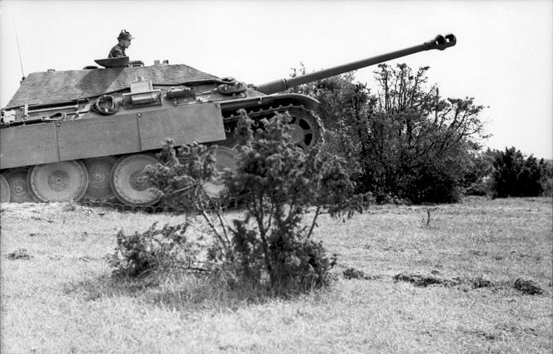 Bundesarchiv_Bild_101I-717-0017-12,_Frankreich,_Jagdpanther
