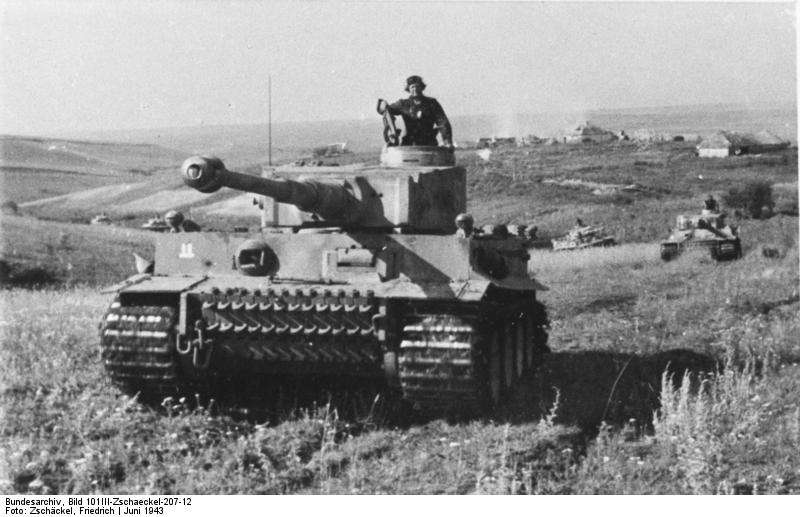 Bundesarchiv_Bild_101III-Zschaeckel-207-12_Schlacht_um_Kursk_Panzer_VI_Tiger_I