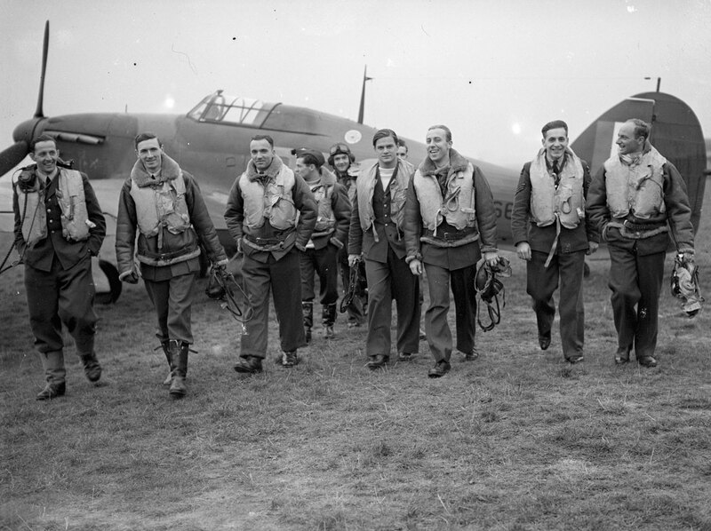 Pilots_of_No._303_(Polish)_Squadron_RAF_with_one_of_their_Hawker_Hurricanes,_October_1940._CH1535