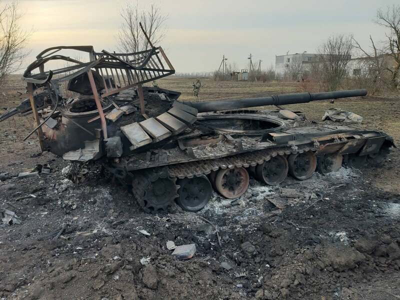 Destroyed_T-72B3_with_cope_cage_(1)
