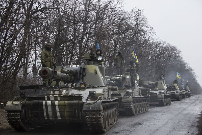 1280px-OSCE_SMM_monitoring_the_movement_of_heavy_weaponry_in_eastern_Ukraine_(16544235410)