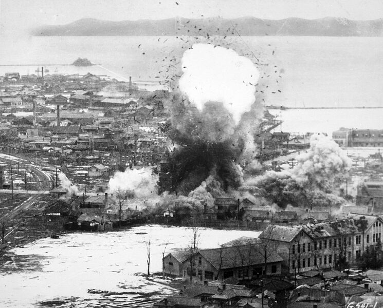 Korean_War_bombing_Wonsan