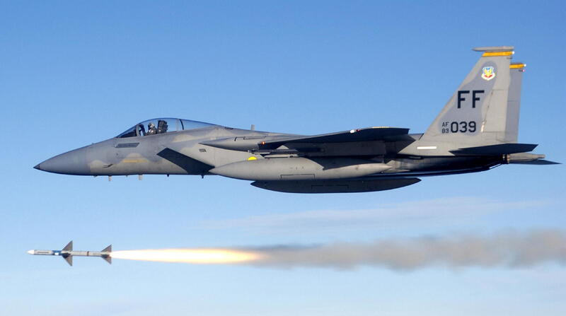 USAF_F-15C_fires_AIM-7_Sparrow_2
