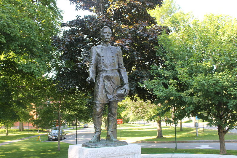Joshua_Chamberlain_statue,_Brunswick,_ME_IMG_1941