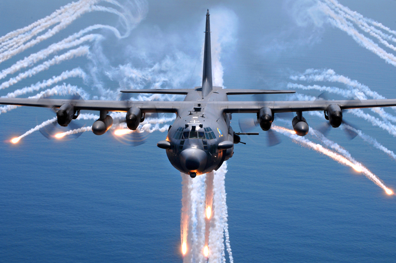 AC-130H_Spectre_jettisons_flares