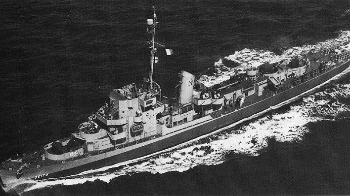 USS_Eldridge_(DE-173)_underway,_circa_in_1944
