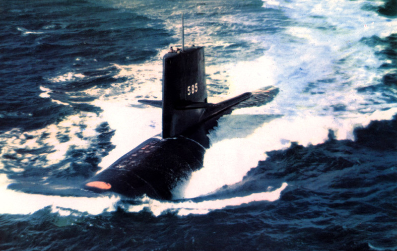 USS_Skipjack_(SSN-585)_underway,_circa_in_the_1970s