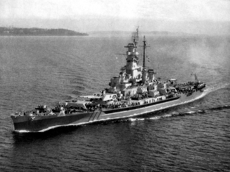USS_Massachusetts_(BB-59)_underway_c1944
