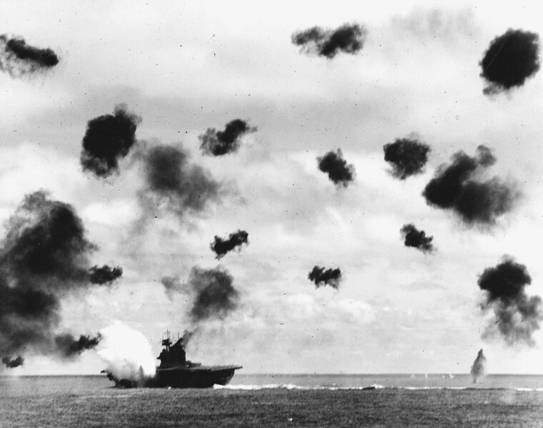 USS_Yorktown_(CV-5)_is_hit_by_a_torpedo_on_4_June_1942