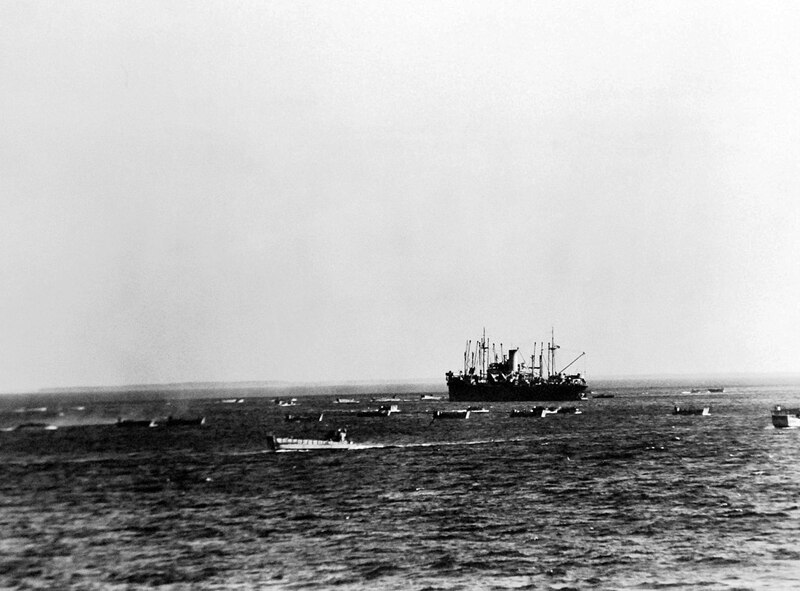 American_ships_landing_during_Operation_Torch,_November_1942_(26688233893)