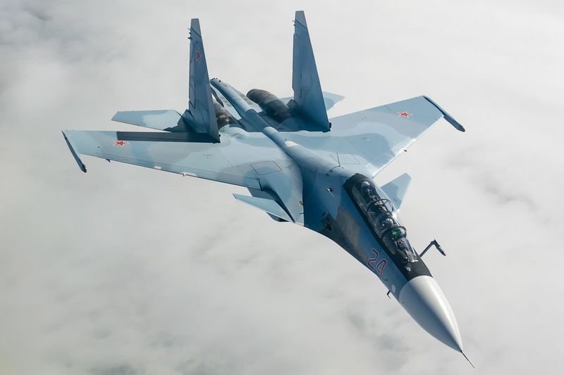 Sukhoi_Su-30SM_in_flight_2014