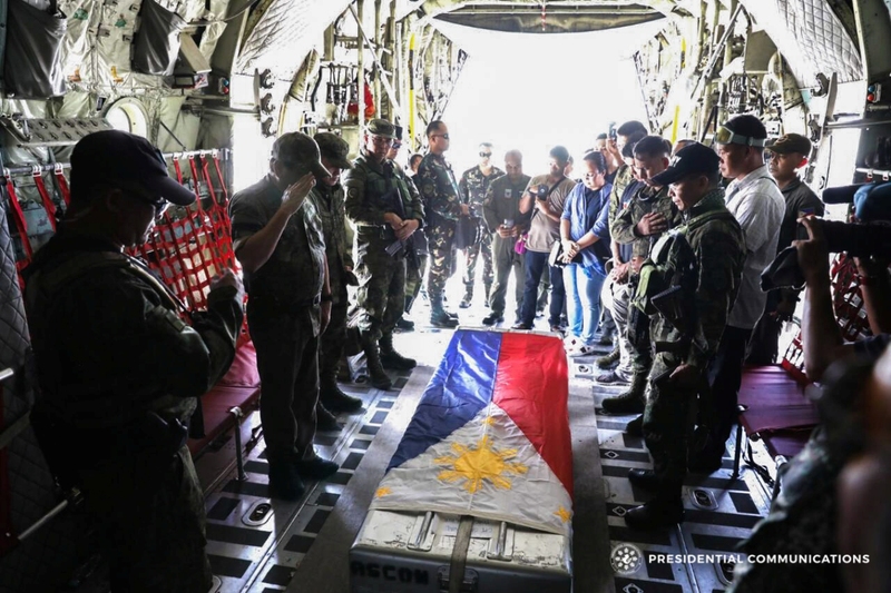 Philippine_President_Rodrigo_Duterte_saluting_the_casket_of_Capt_Rommel_Sandoval_KIA_Battle_of_Marawi