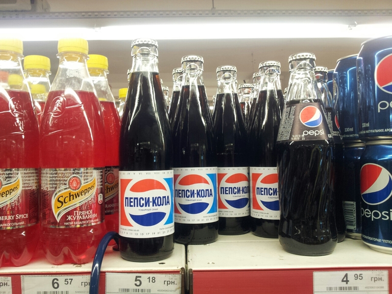 Classic_Pepsi_bottles_in_supermarket_in_Kyiv