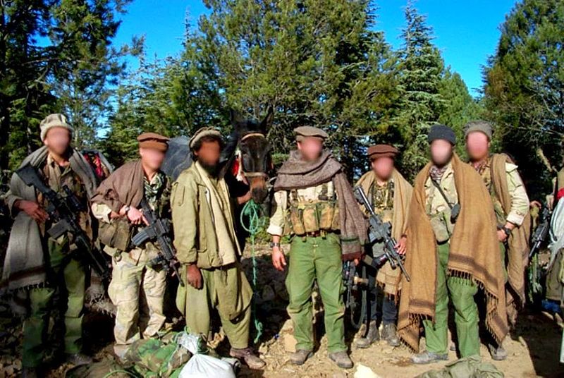 Delta_force_GIs_disguised_as_Afghan_civilians,_November_2001_C