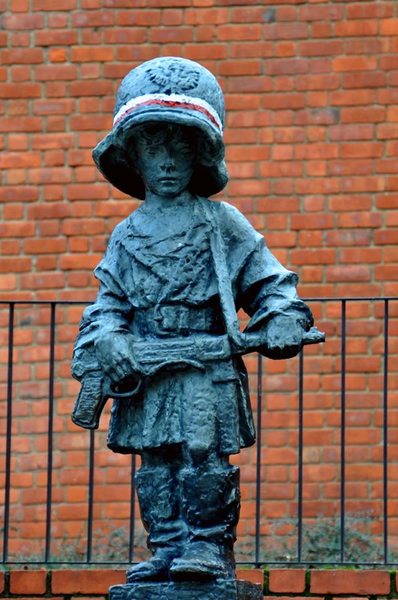 Asi nejsmutnější pomník Varšavského povstání věnovaný dětským povstalcům.