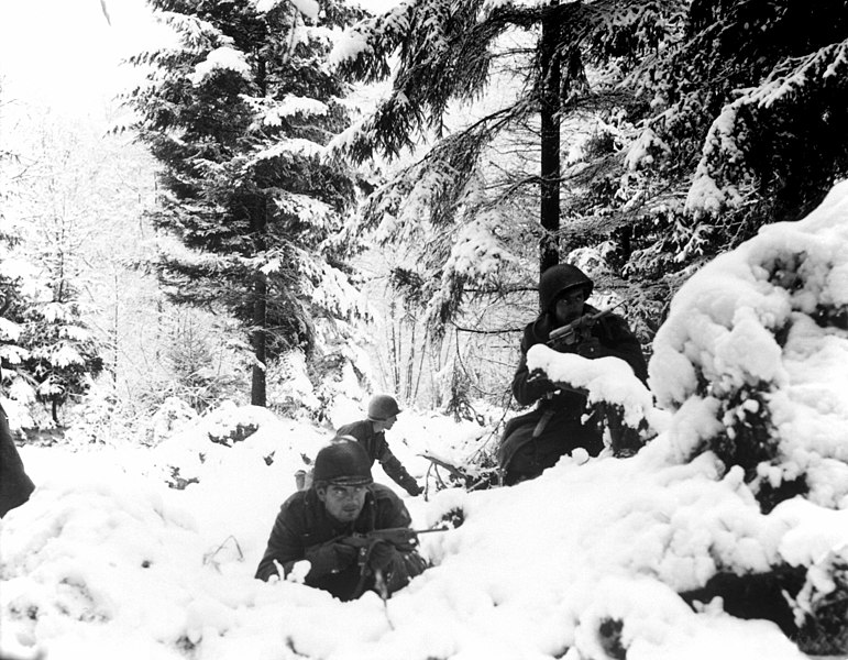 771px-American_290th_Infantry_Regiment_infantrymen_fighting_in_snow_during_the_Battle_of_the_Bulge