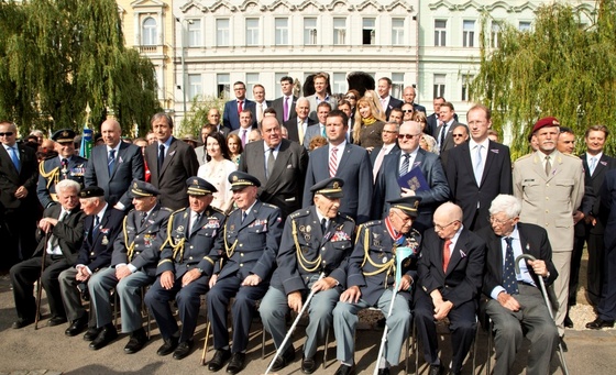 veterani_starimladi000