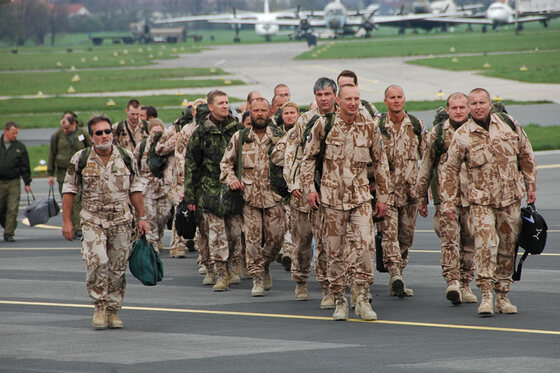 102_navrat_z_mise_00