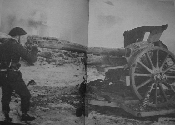 800px-Jack_Churchill_with_captured_Belgian_75