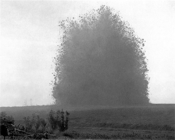 Hawthorn_Ridge_Redoubt_mine_(1_July_1916)_1